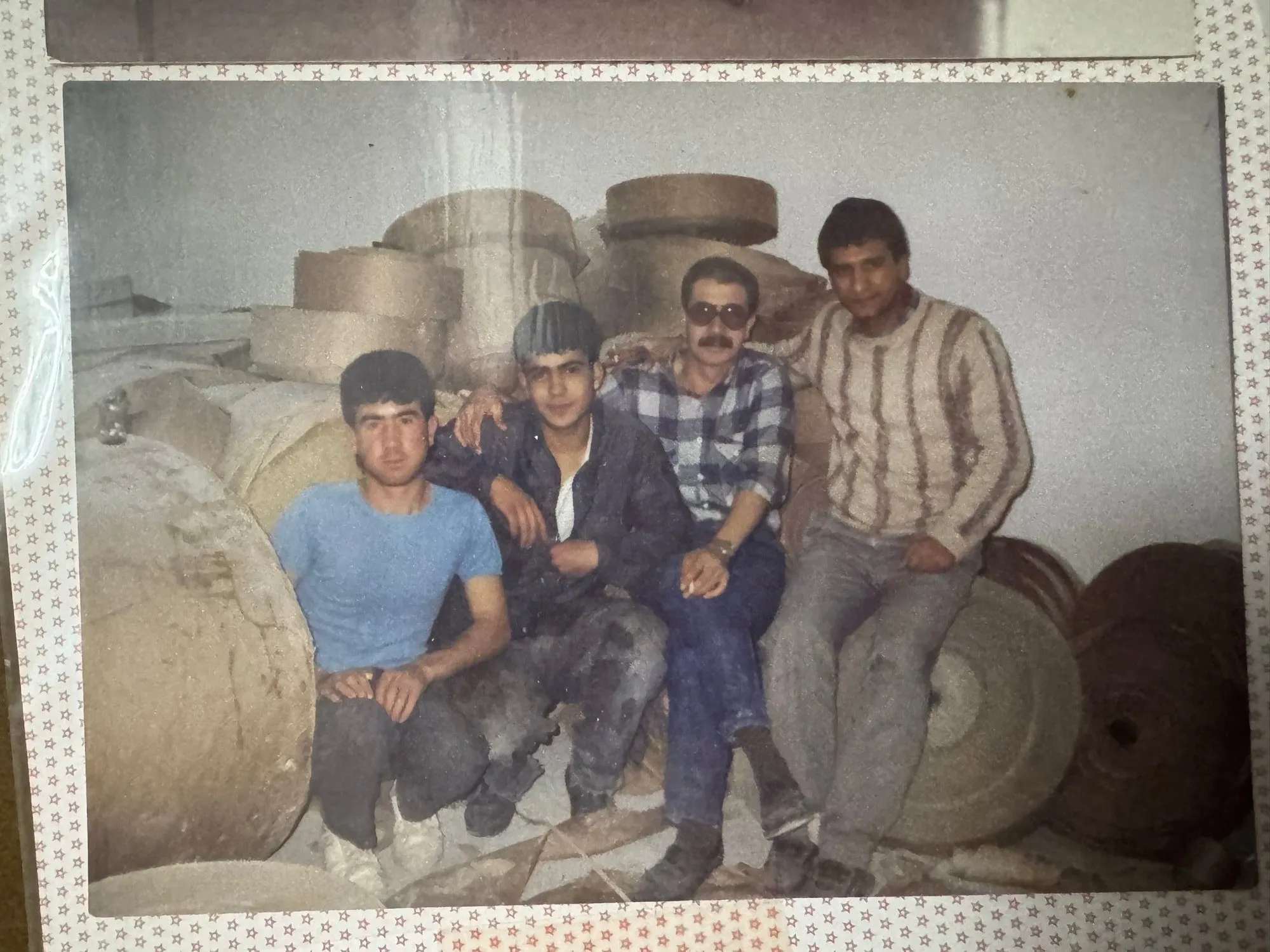 Mupak’ın ilk atölyesinden toplu bir hatıra fotoğrafı