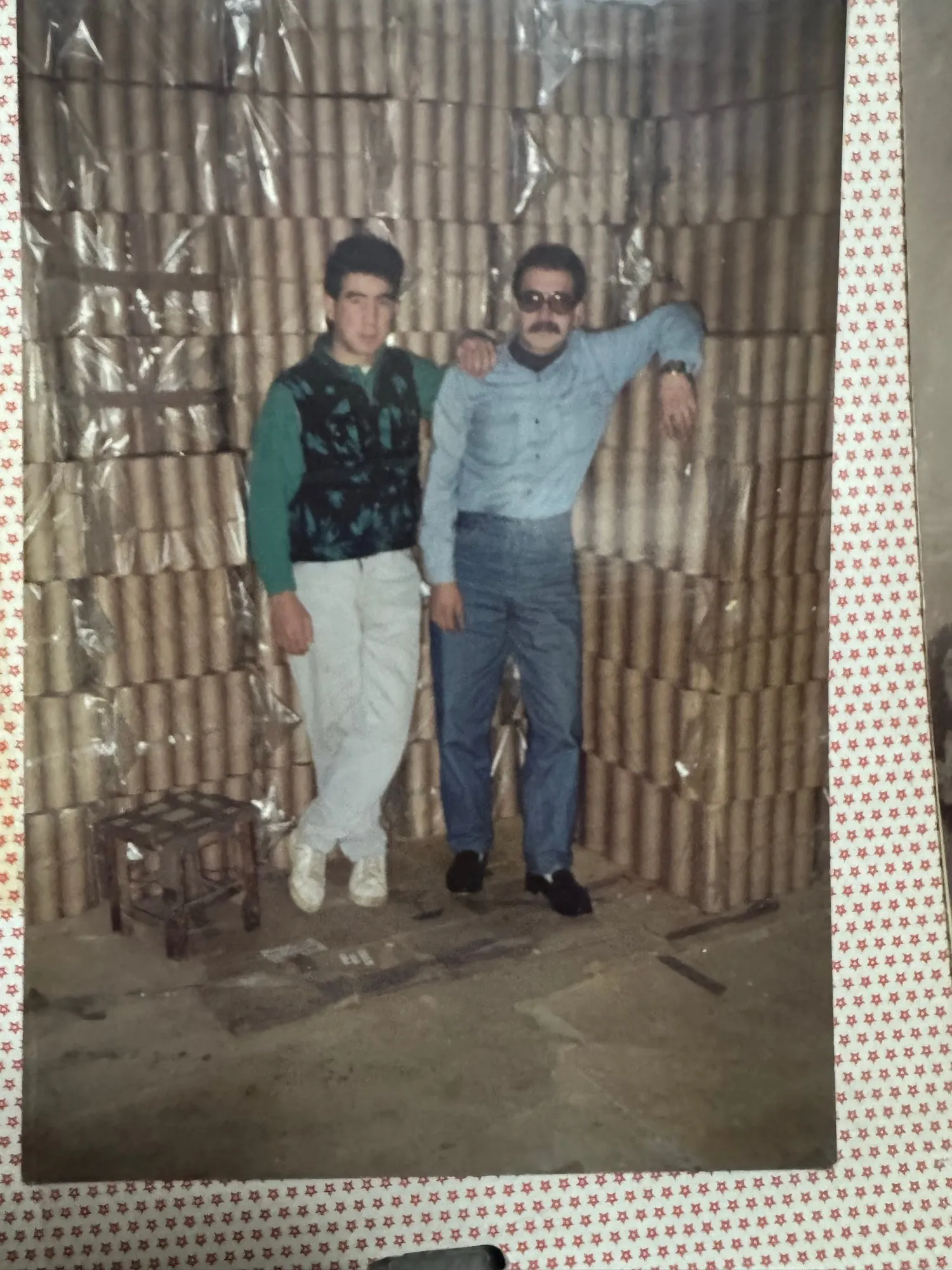 İlk yıllarda karton masura istifinin önünde